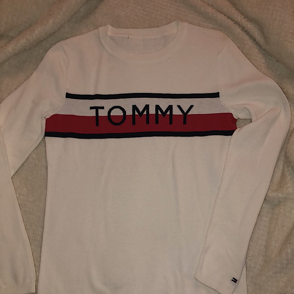 NWOT Tommy Hilfiger long sleeve sweater